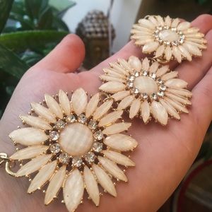 Gold Flower Necklace 🌻